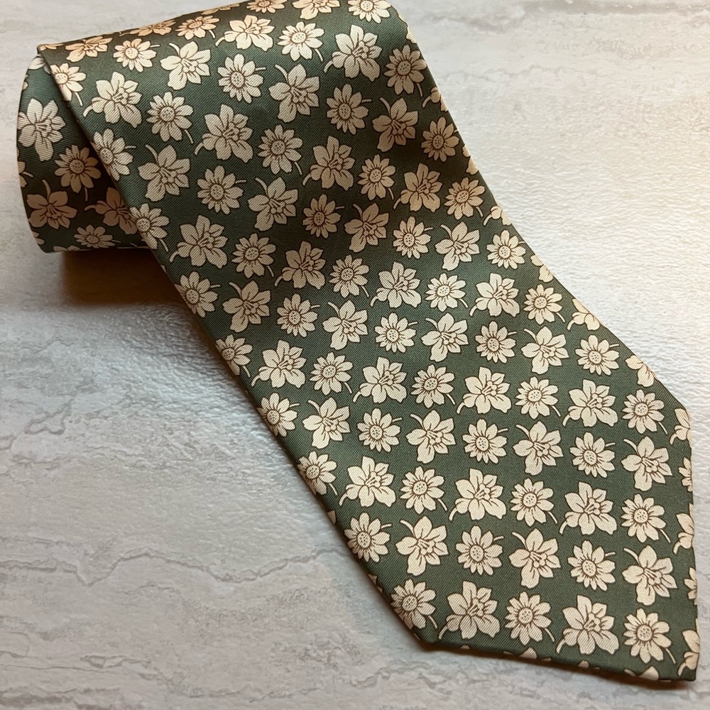 Gap Premium sage green floral patterned tie